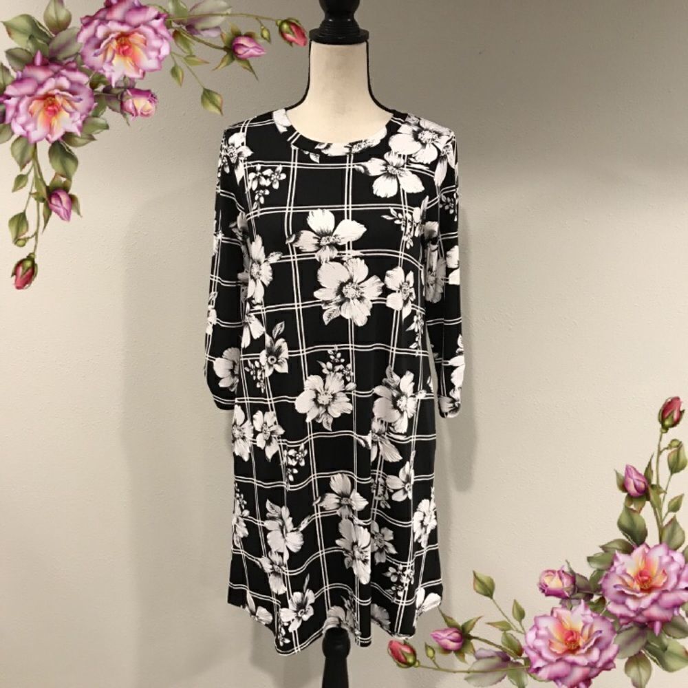 MAKE AN OFFER;) Gorgeous long sleeve floral dress‎